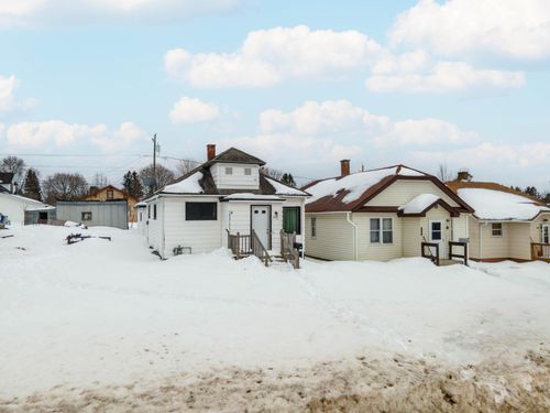 412 Amber St, Iron River, MI, 49935-2204 | Card Image