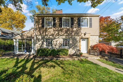 1488 Essex Rd, Upper Arlington, OH, 43221-3841 | Card Image
