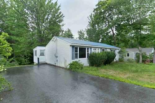 11 Massachusetts Ave, Meredith, NH, 03253-5711 | Card Image
