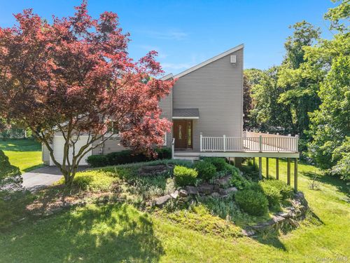 13 Riverview Cir, Poughkeepsie, NY, 12601-1123 | Card Image