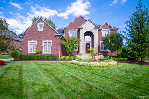 62578 Pond Dr, Washington Twp, MI, 48094-1333 | Card Image