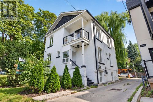lower-371 Howland Ave, Toronto, ON, M5R3C1 | Card Image