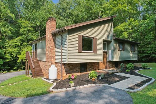 1640 Beechwood Rd, Yadkinville, NC, 27055-6604 | Card Image