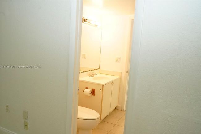 APT-301 - 4215 N University Dr, Condo with 2 bedrooms, 2 bathrooms and null parking in Sunrise FL | Image 21