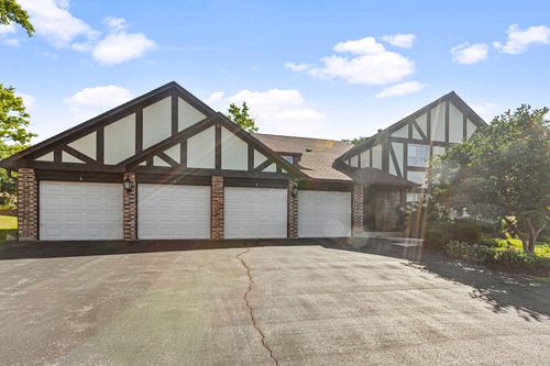 apt-4-4 Potawatomie Trl, Indian Head Park, IL, 60525-9069 | Card Image