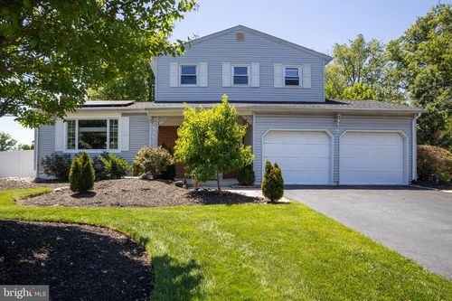 9 Wolfpack Rd, Trenton, NJ, 08619-1316 | Card Image