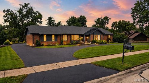 12562 Falling Leaves Ct, Creve Coeur, MO, 63141-7406 | Card Image