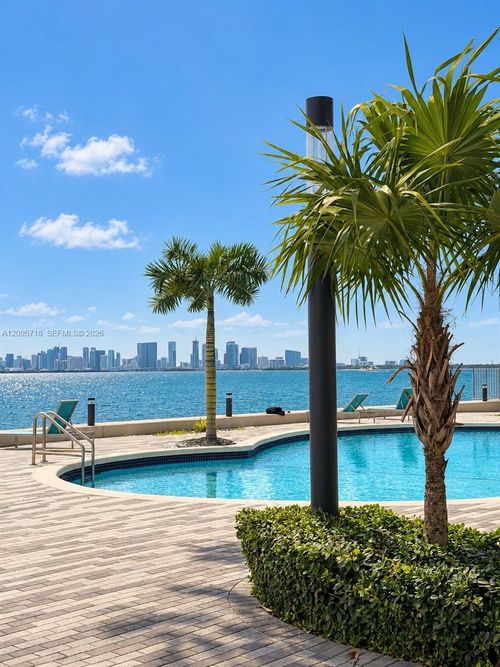 3p-7501 E Treasure Dr, North Bay Village, FL, 33141-4302 | Card Image