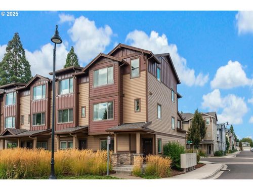 7996 Ne Heiser St, Hillsboro, OR, 97006-6857 | Card Image