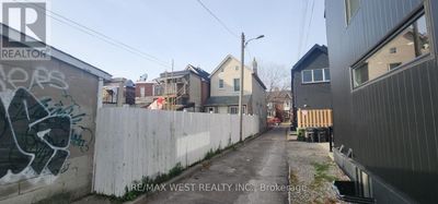 521 Lansdowne Ave, House other with 4 bedrooms, 2 bathrooms and 2 parking in Toronto ON | Image 3