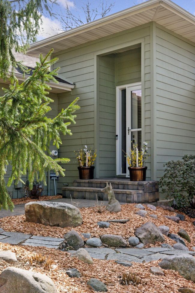 Enjoy the Beautiful Landscaping | Image 6
