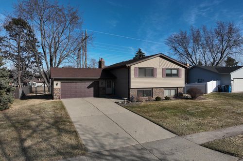 9901 Oakland Ave S, Bloomington, MN, 55420-5054 | Card Image
