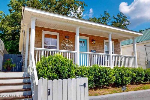 1009 Hanover St, Wilmington, NC, 28401-3733 | Card Image