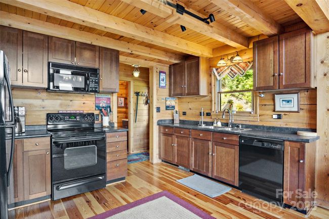 813 - 150 Bear Mountain Dr, House other with 3 bedrooms, 3 bathrooms and null parking in Old Fort NC | Image 17