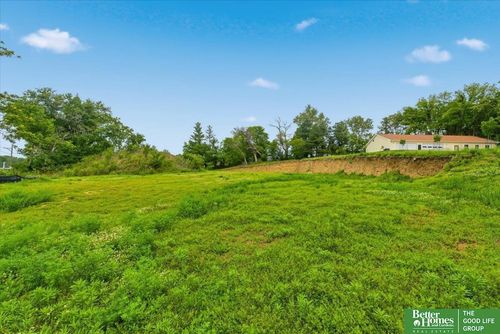 2516 Chandler Rd E, Bellevue, NE, 68005-4106 | Card Image