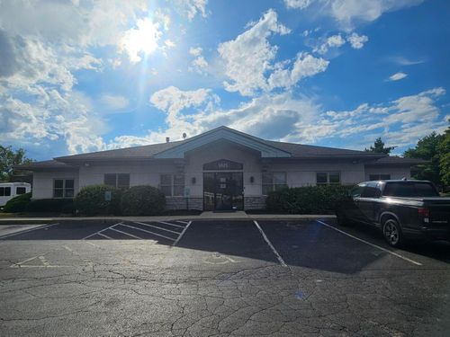 5935-59255935 Cleveland Ave, Columbus, OH, 43231-2208 | Card Image