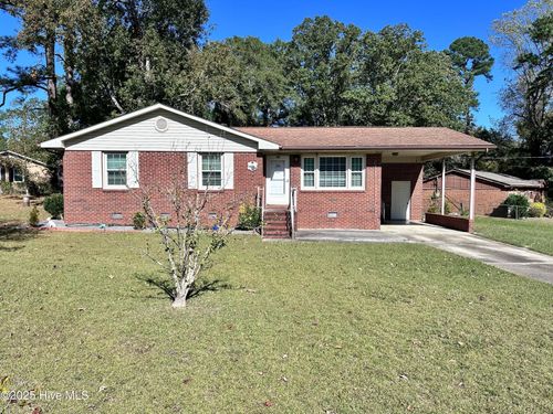 105 Woodlawn Dr, Jacksonville, NC, 28546-9210 | Card Image