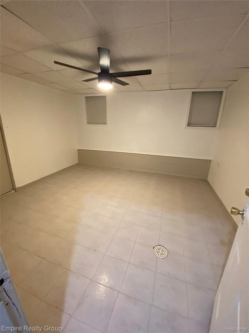 7542 Manor St, Dearborn, MI, 48126-1579 | Card Image