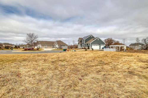 N57W19673 Holly Court, Menomonee Falls, WI, 53051 | Card Image