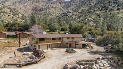 100 Tierra Del Rio Ln, House other with 3 bedrooms, 2 bathrooms and null parking in Kernville CA | Image 3