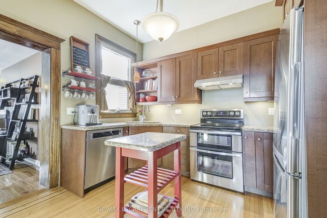 24 Ray St N, House other with 5 bedrooms, 3 bathrooms and 4 parking in Hamilton ON | Image 11