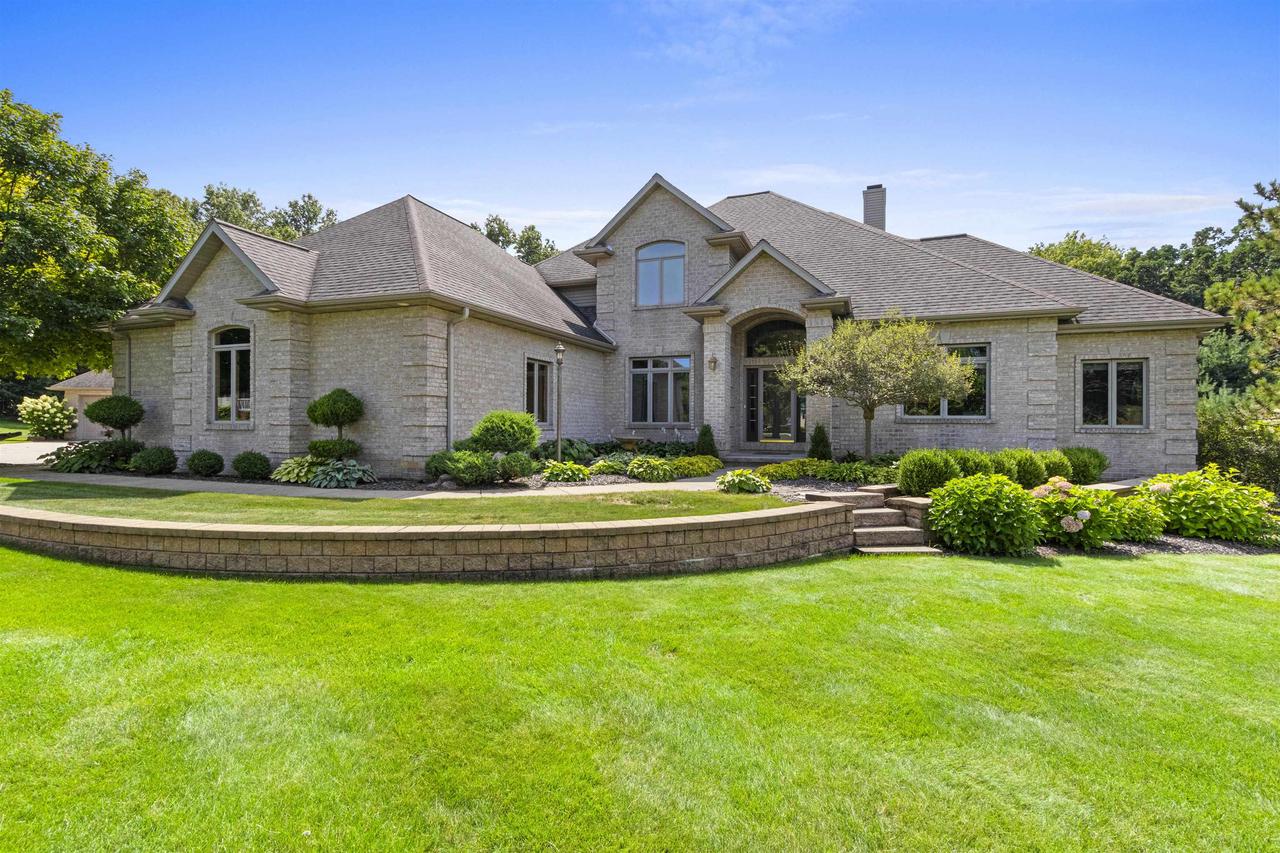 Long Branch Trl, Suamico, WI 54313