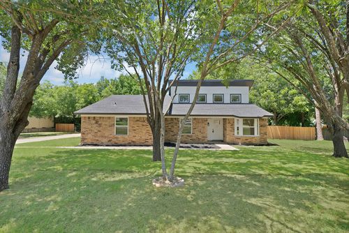 105 Oak Ln, Burleson, TX, 76028-6145 | Card Image