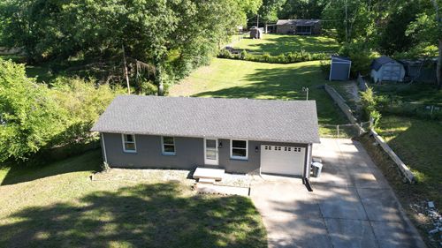 10135 W Oak Dr, Bon Aqua, TN, 37025-2769 | Card Image