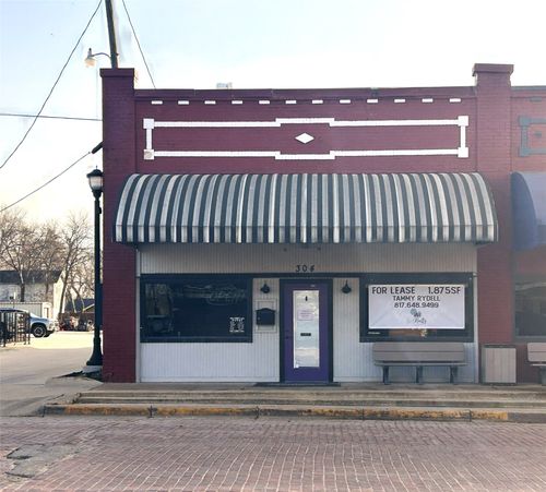 304 E Criner St, Grandview, TX, 76050-2173 | Card Image