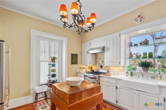 110 - 102 N Courthouse Sq, House other with 6 bedrooms, 4 bathrooms and null parking in Goliad TX | Image 14