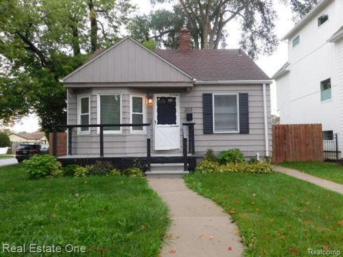 203 Wilson Ave, Royal Oak, MI, 48067-2946 | Card Image
