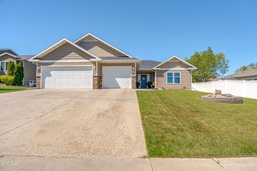 3218 Vantassel Dr, Bismarck, ND, 58501-7760 | Card Image