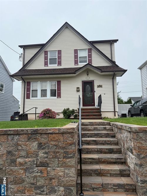 431 Sussex Rd, Wood Ridge, NJ, 07075-1242 | Card Image