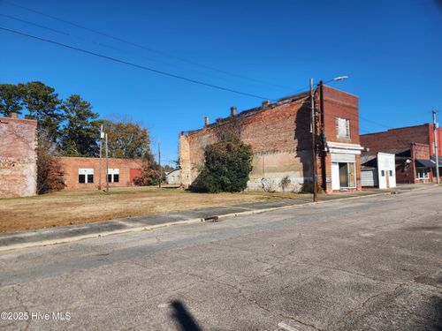 108 N Main St, Robersonville, NC, 27871-9079 | Card Image