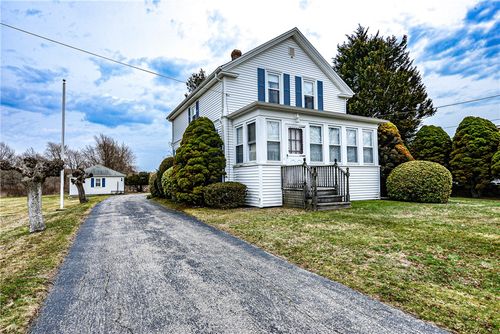 546 Jepson Ln, Middletown, RI, 02842-4608 | Card Image