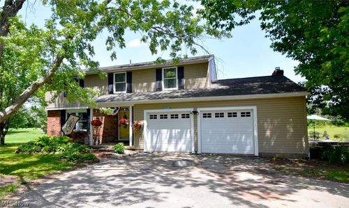 17615 Indian Hills Dr, Chagrin Falls, OH, 44023-5450 | Card Image