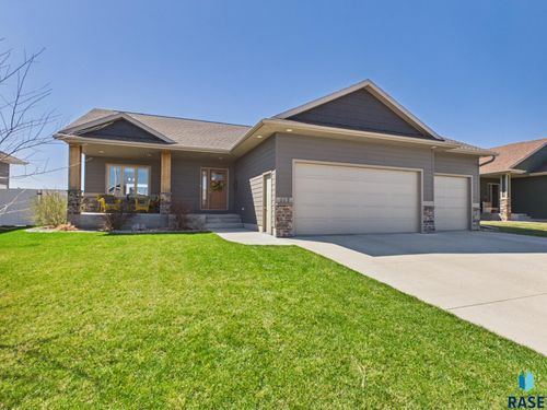 117 E Birchwood Dr, Brandon, SD, 57005-4001 | Card Image