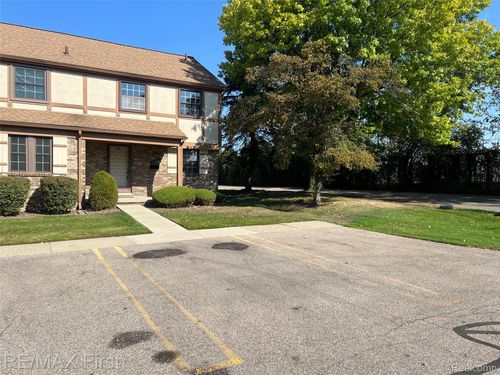 41-19600 Raleigh Cir S, Southfield, MI, 48076-2400 | Card Image