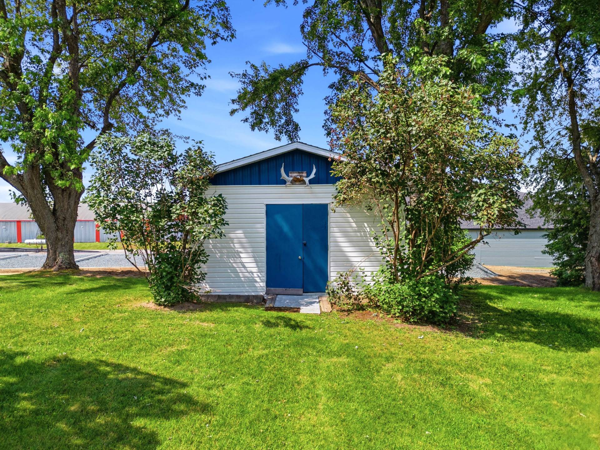 Residential in Val-des-Sources 5