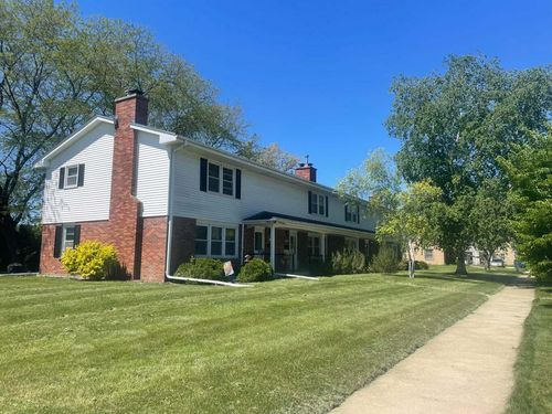201 W Pierre Ln, Port Washington, WI, 53074-1527 | Card Image