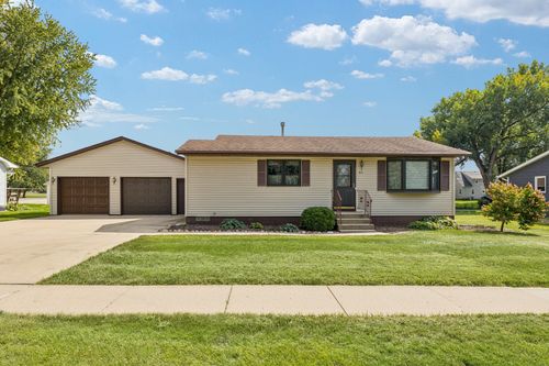 811 12th Street, De Witt, IA, 52742 | Card Image