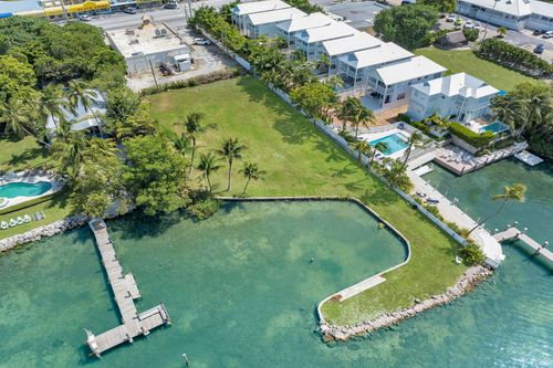 81910 Overseas Hwy, Islamorada, FL, 33036-3605 | Card Image