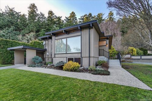 4348 Parkside Cres, Victoria, BC, V8N2C3 | Card Image
