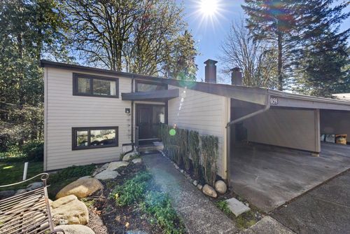 1059 Heritage Blvd, North Vancouver, BC, V7J3G7 | Card Image