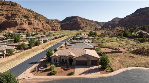 512 E Chuckwagon Cir, Kanab, UT, 84741-3386 | Card Image