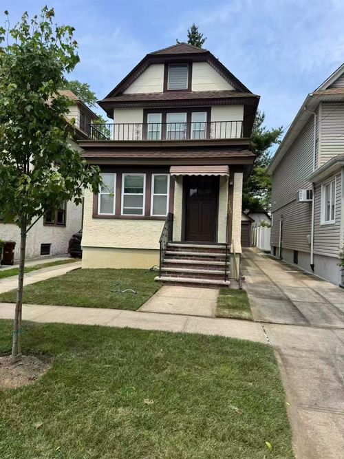 71 Kessel St, Forest Hills, NY, 11375-5931 | Card Image