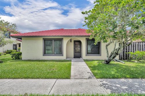 557 Hunter Cir, KISSIMMEE, FL, 34758-3336 | Card Image