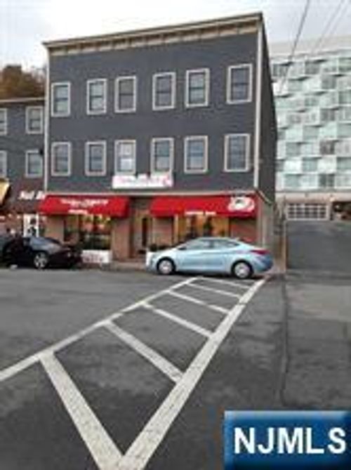 272 Old River Rd, Edgewater, NJ, 07020-1930 | Card Image