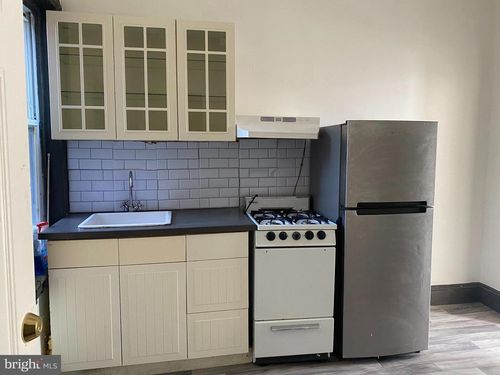 2r-3258 N Park Ave, Philadelphia, PA, 19140-5211 | Card Image