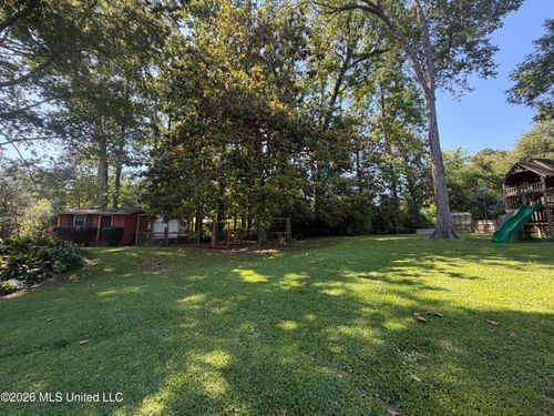 211 Glenwood Dr, Natchez, MS, 39120-4707 | Card Image